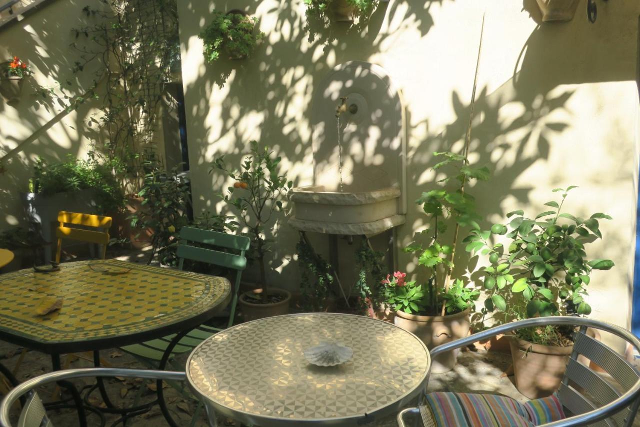 Tombe La Nefle Bed and Breakfast Avignon Exteriör bild