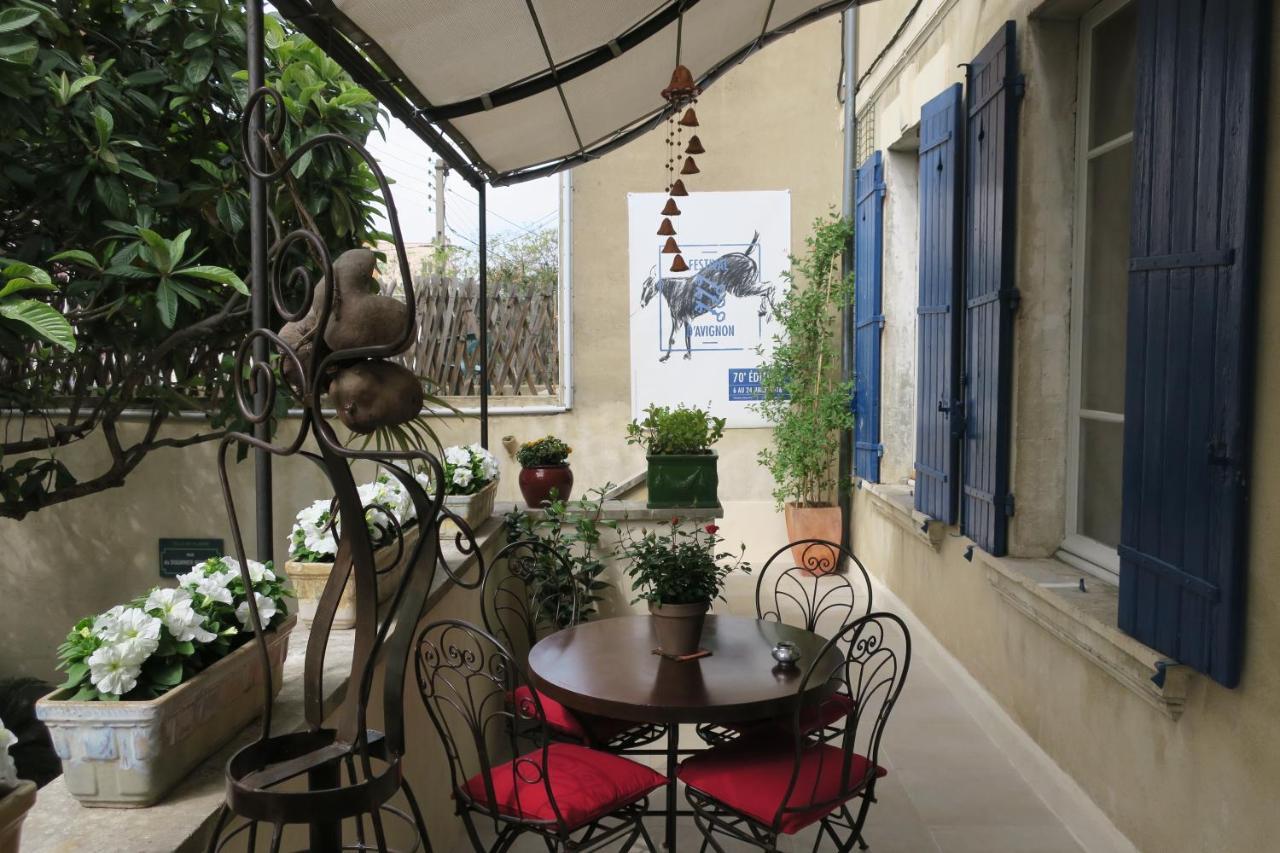 Tombe La Nefle Bed and Breakfast Avignon Exteriör bild