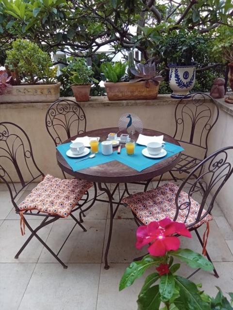 Tombe La Nefle Bed and Breakfast Avignon Exteriör bild