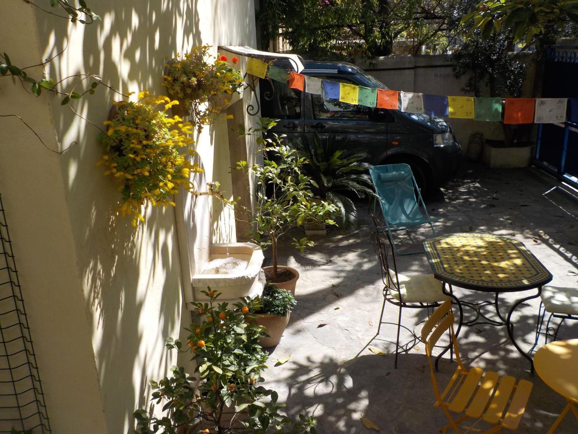Tombe La Nefle Bed and Breakfast Avignon Exteriör bild